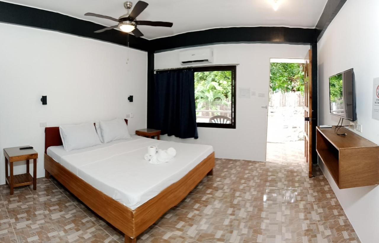 Jalyn'S Resort Sabang Puerto Galera Exterior photo