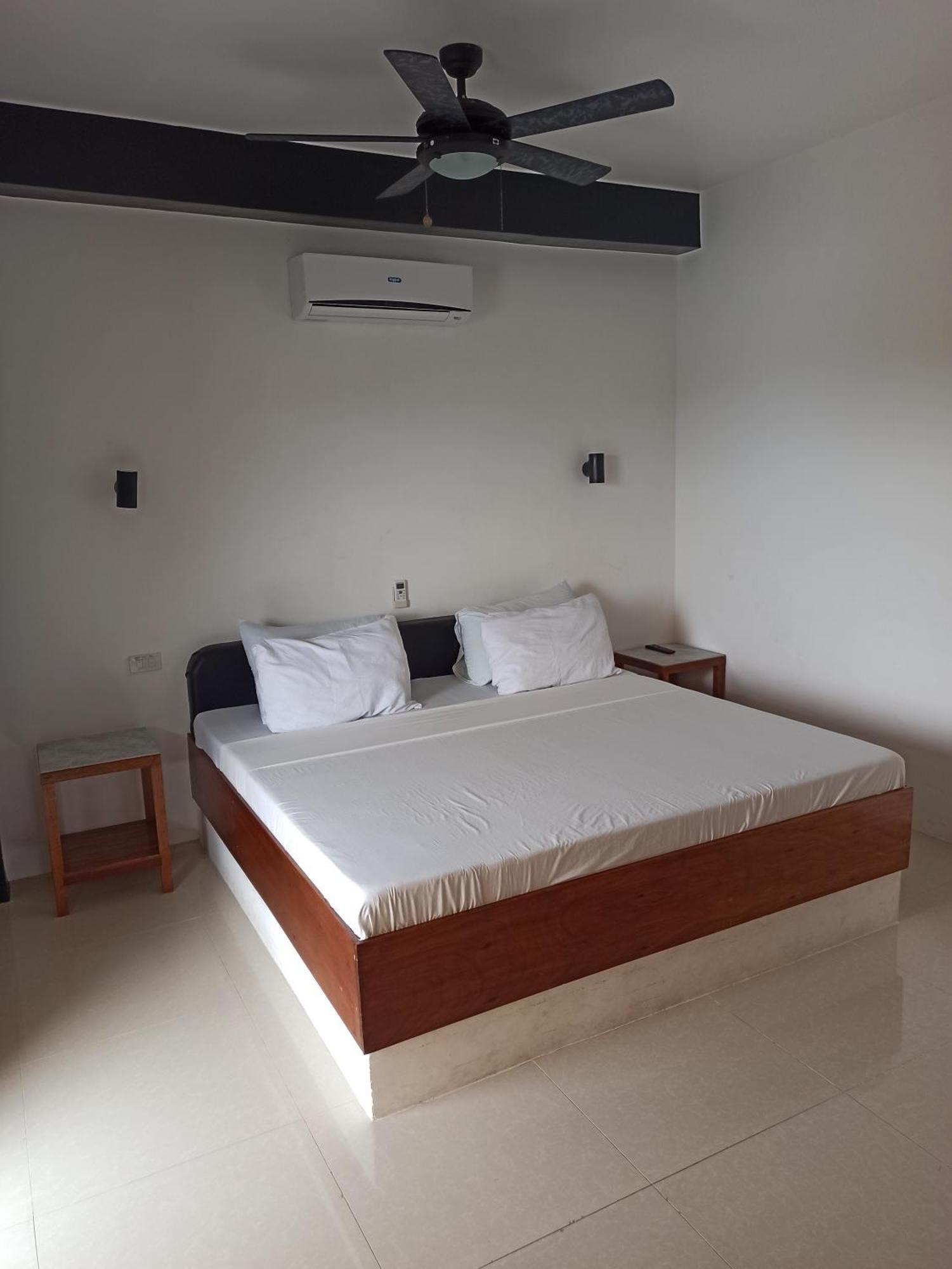 Jalyn'S Resort Sabang Puerto Galera Room photo