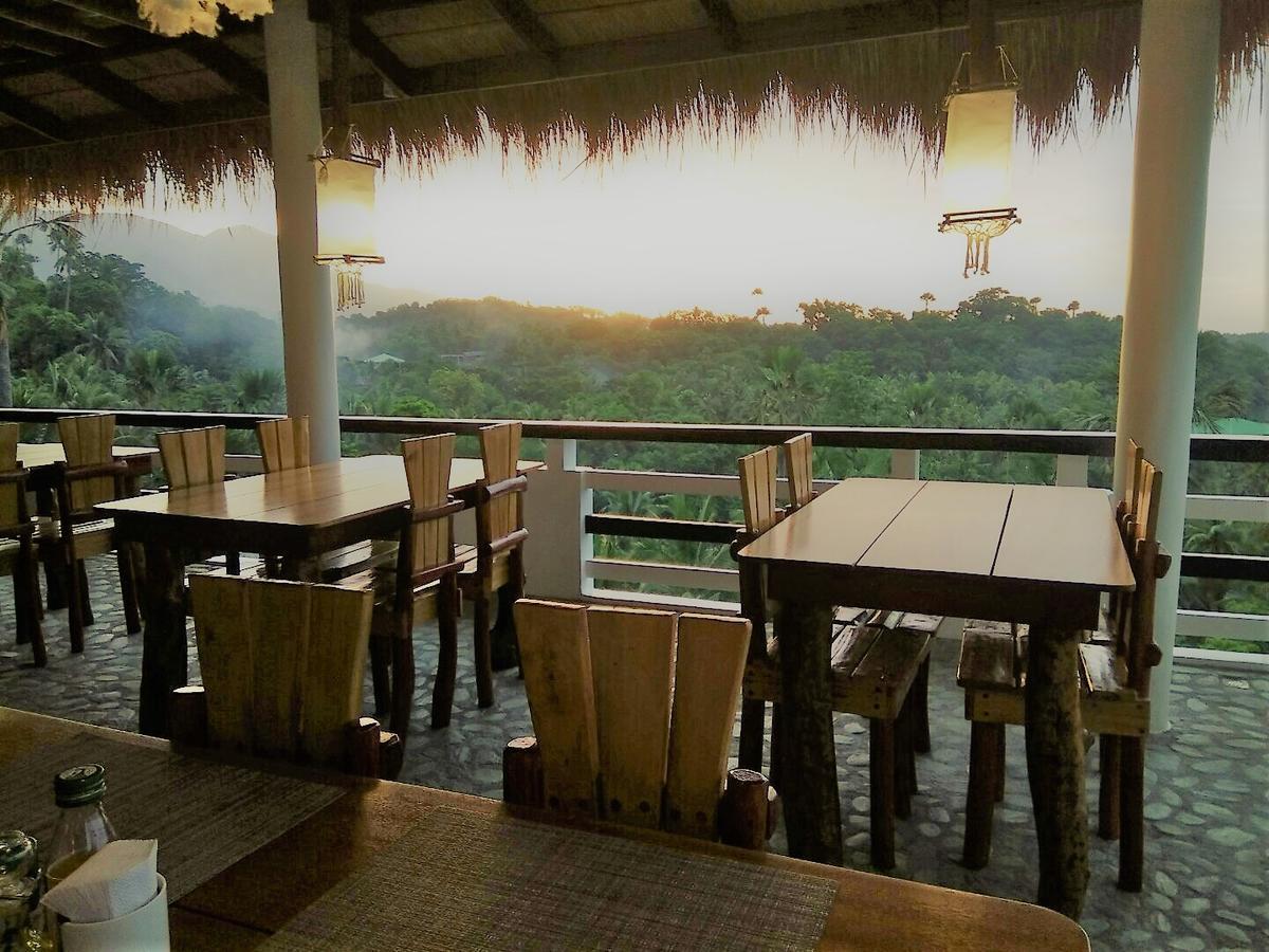 Jalyn'S Resort Sabang Puerto Galera Exterior photo
